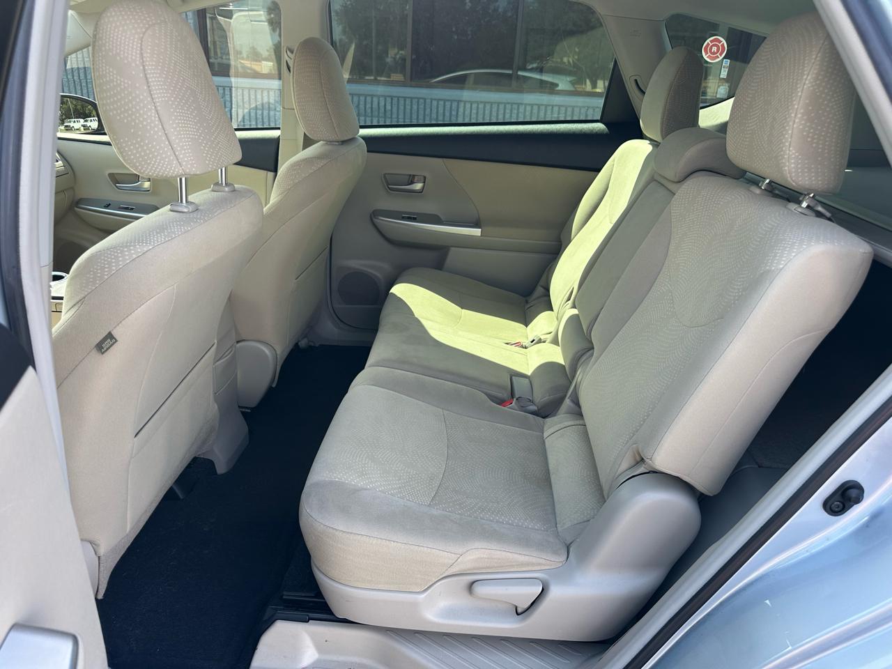 Toyota Prius V 5dr Wgn Two (Natl) 2013