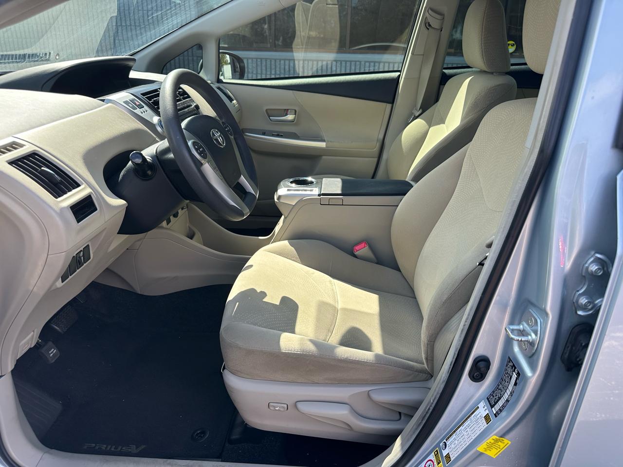 Toyota Prius V 5dr Wgn Two (Natl) 2013