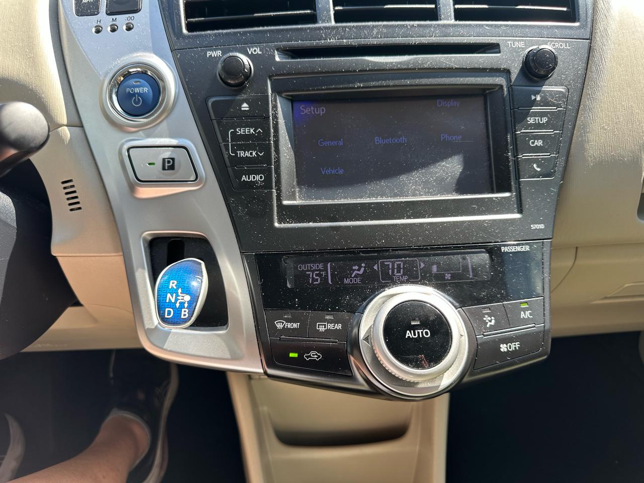 Toyota Prius V 5dr Wgn Two (Natl) 2013