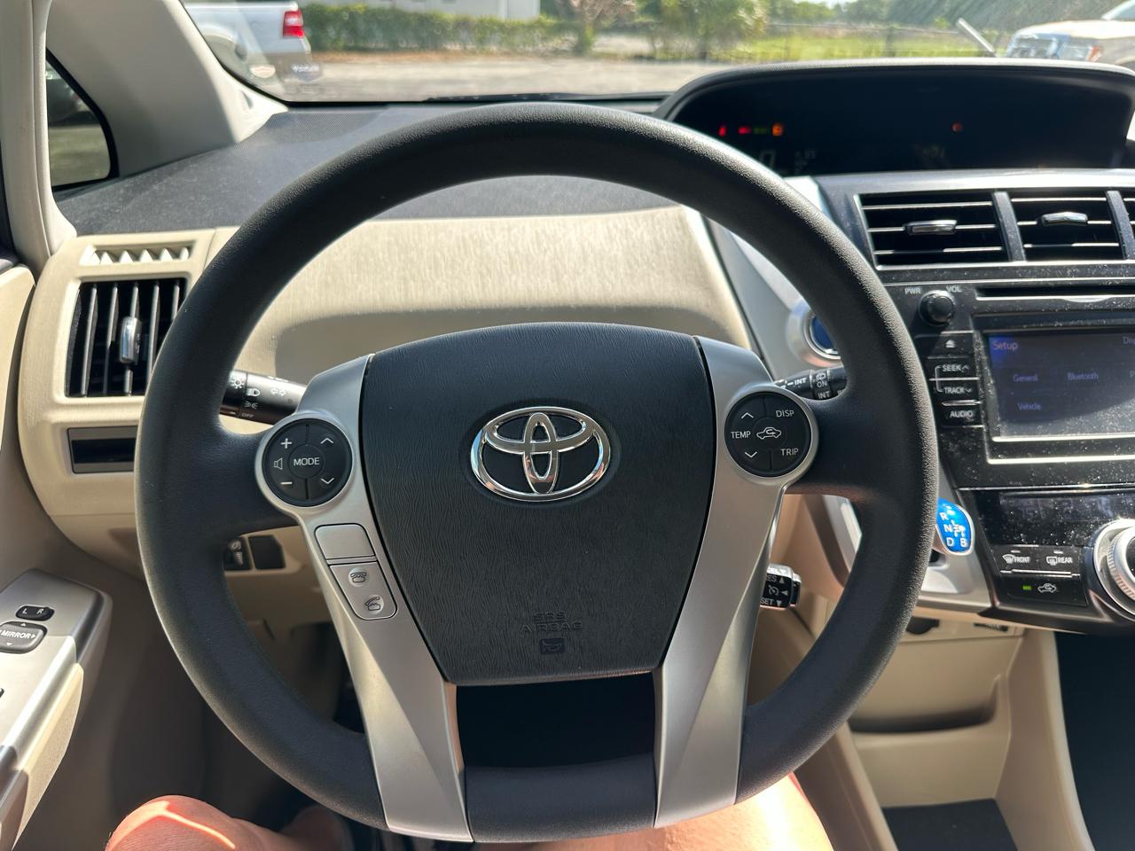 Toyota Prius V 5dr Wgn Two (Natl) 2013