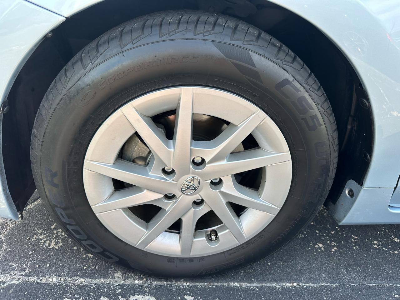 Toyota Prius V 5dr Wgn Two (Natl) 2013