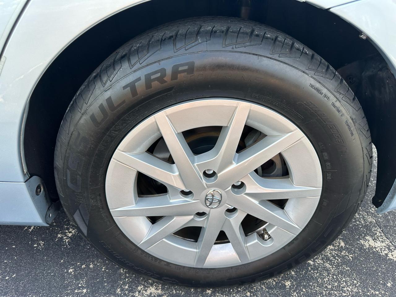 Toyota Prius V 5dr Wgn Two (Natl) 2013