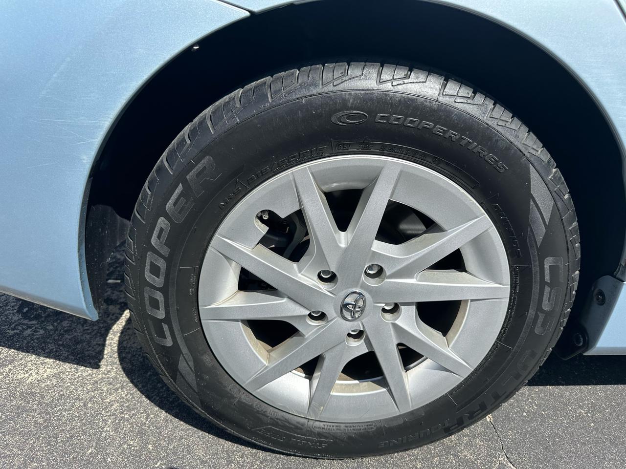 Toyota Prius V 5dr Wgn Two (Natl) 2013