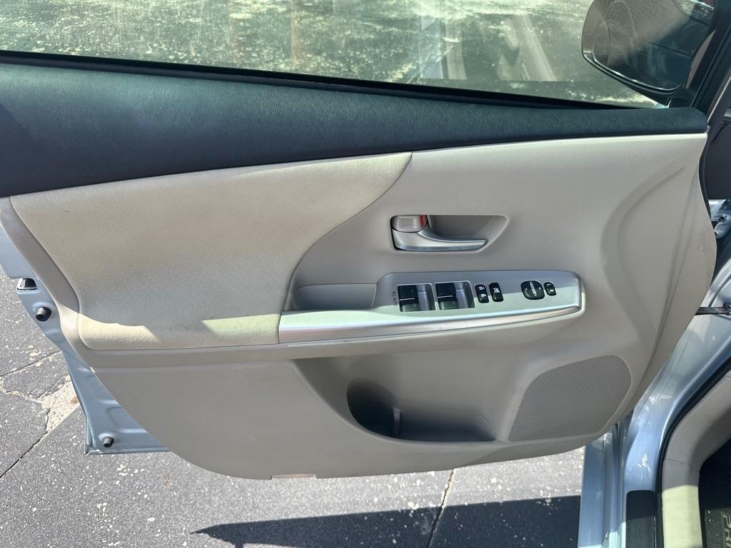 Toyota Prius V 5dr Wgn Two (Natl) 2013