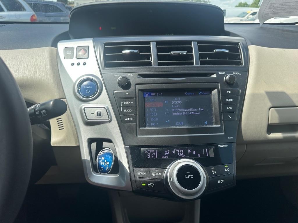 Toyota Prius V 5dr Wgn Two (Natl) 2013