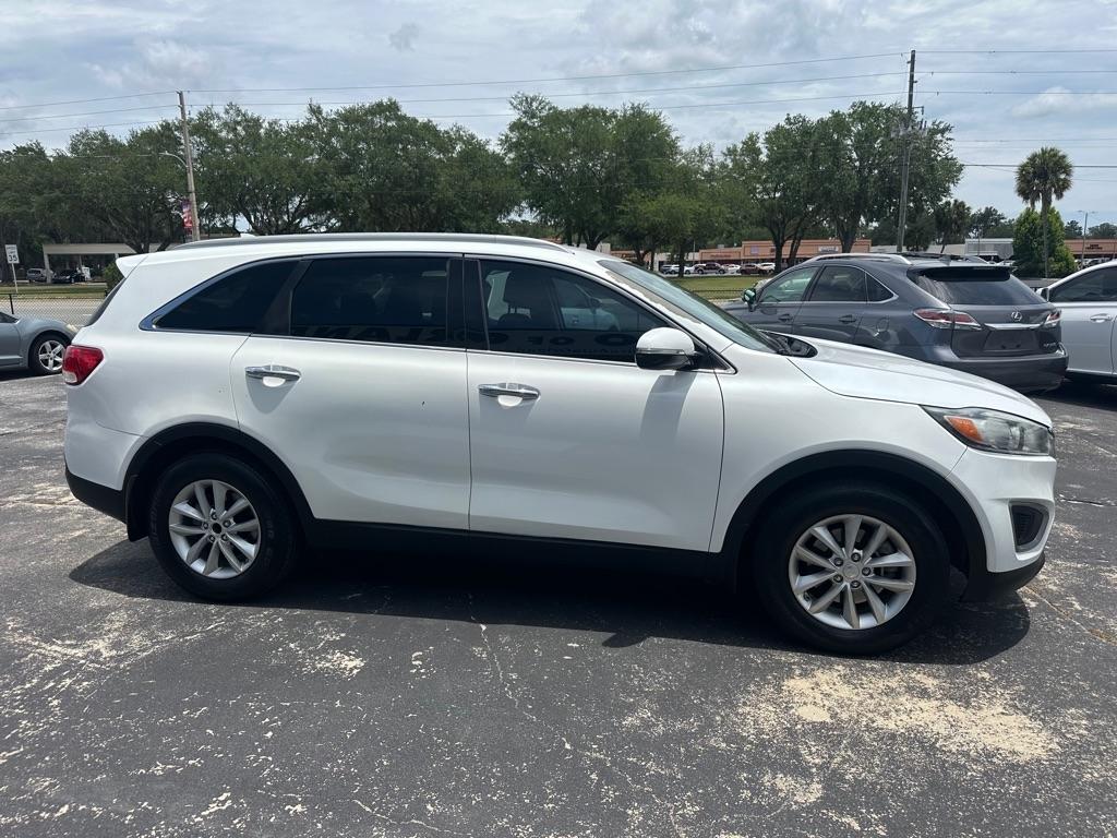 2017 Kia Sorento LX - Photo 6