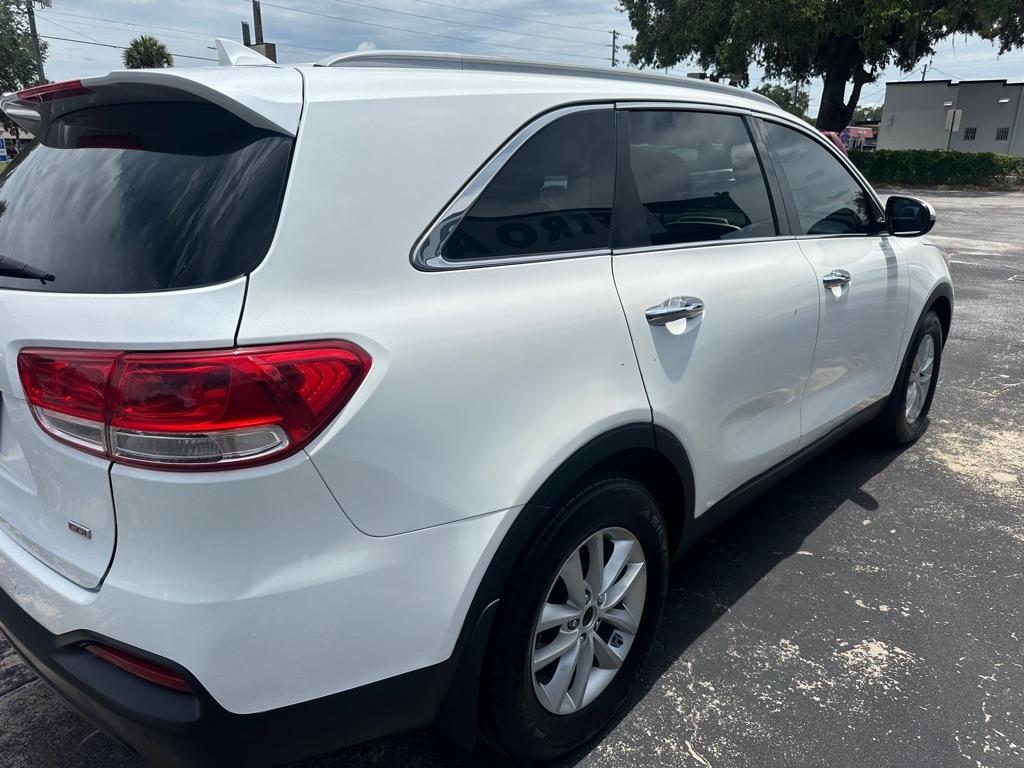 2017 Kia Sorento LX - Photo 7
