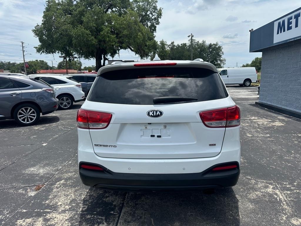 2017 Kia Sorento LX - Photo 8