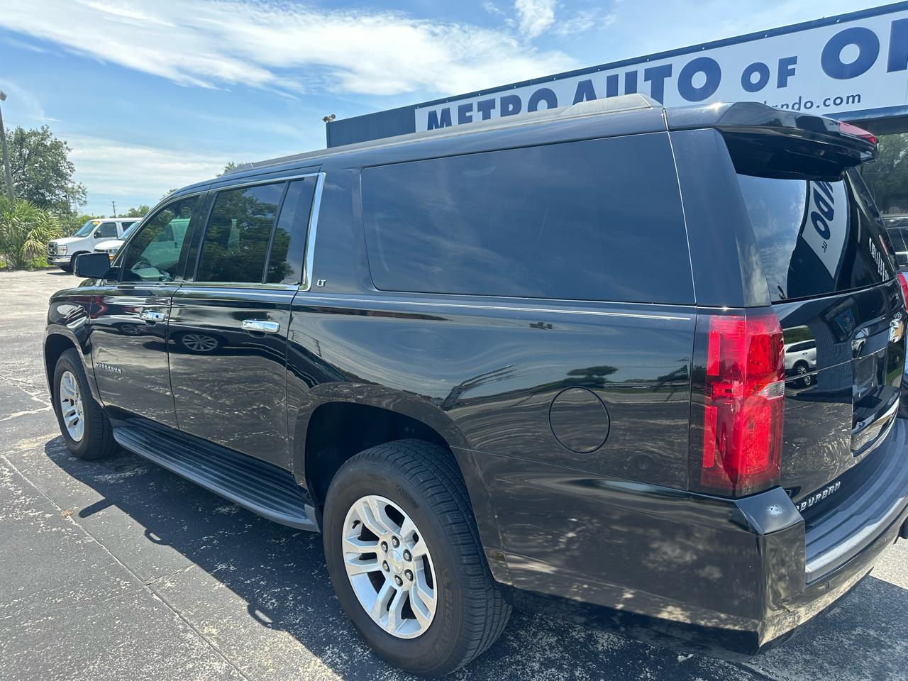Chevrolet Suburban 4WD 4dr 1500 LT 2017