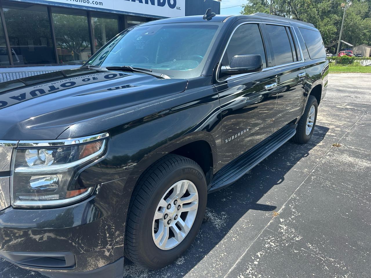 Chevrolet Suburban 4WD 4dr 1500 LT 2017