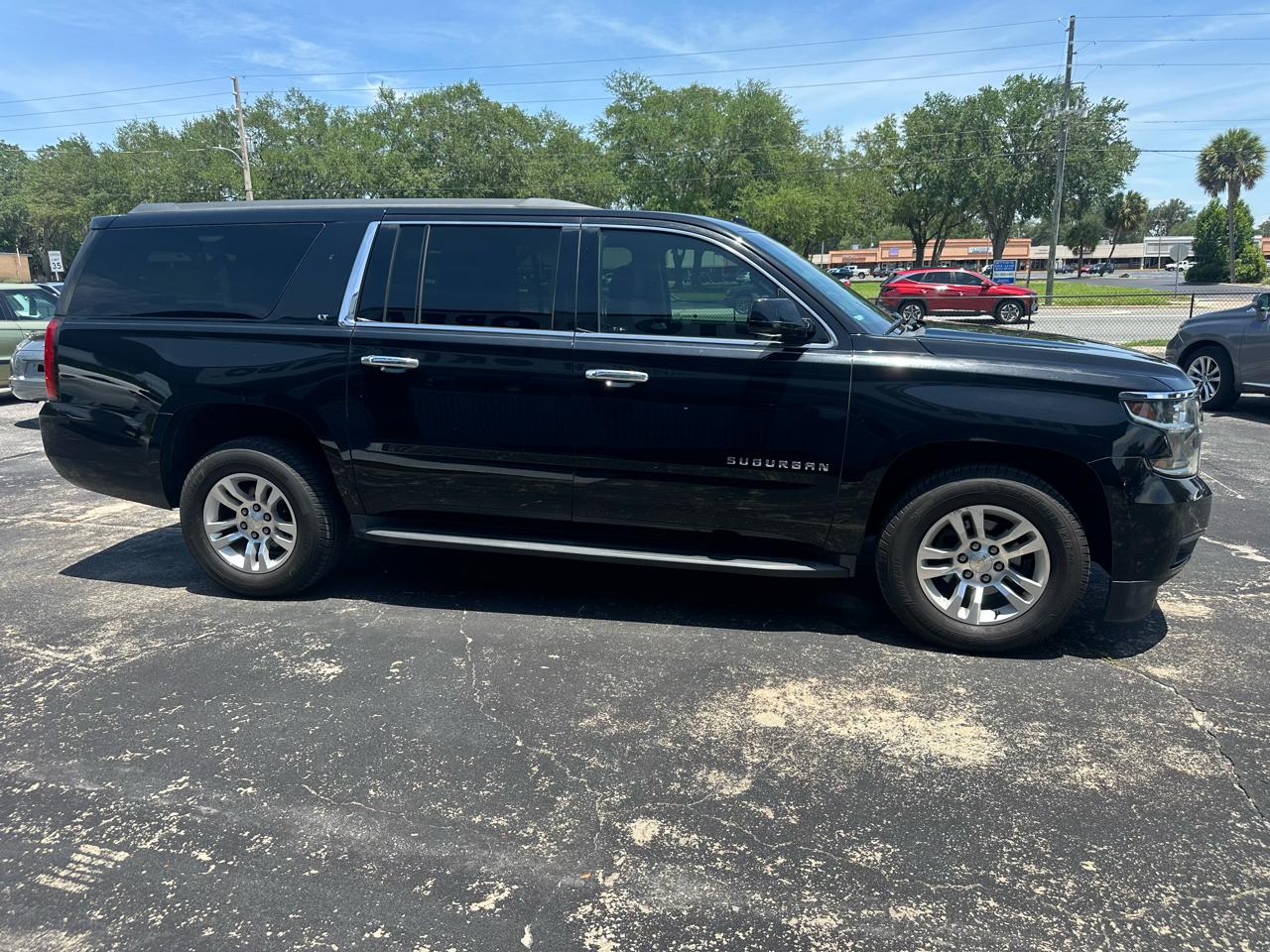 Chevrolet Suburban 4WD 4dr 1500 LT 2017
