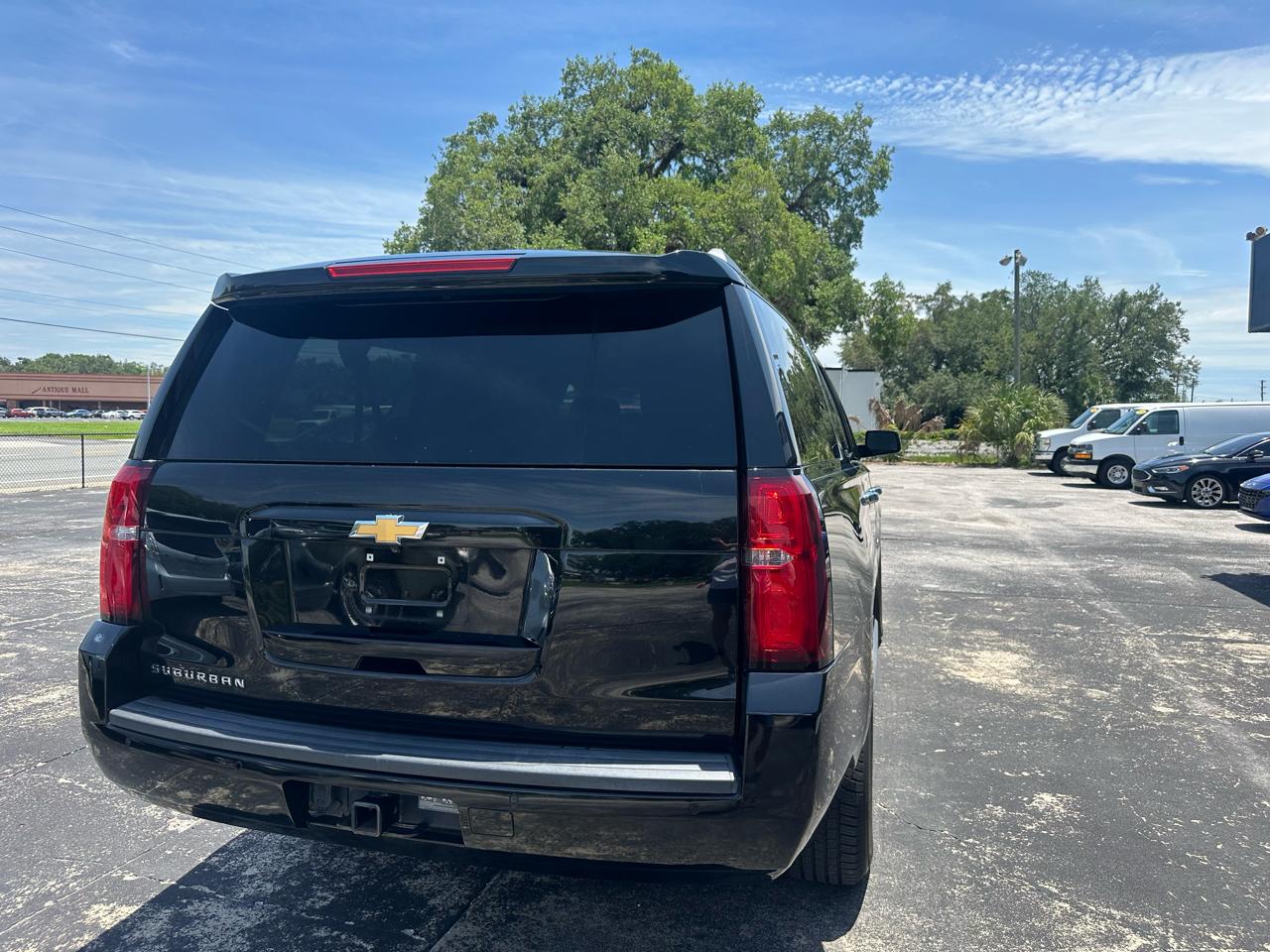 Chevrolet Suburban 4WD 4dr 1500 LT 2017