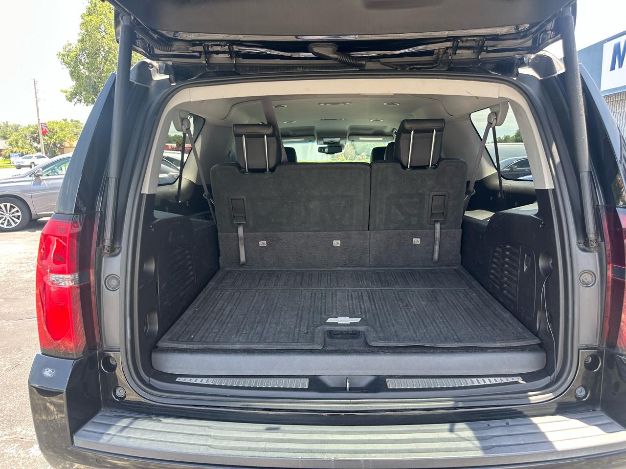 Chevrolet Suburban 4WD 4dr 1500 LT 2017