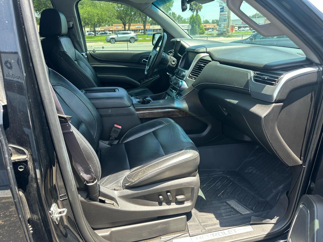 Chevrolet Suburban 4WD 4dr 1500 LT 2017