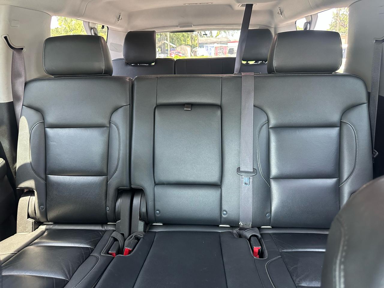 Chevrolet Suburban 4WD 4dr 1500 LT 2017