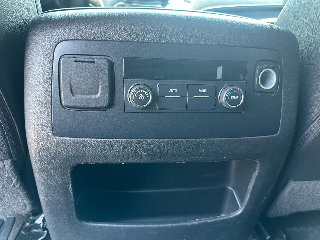 Chevrolet Suburban 4WD 4dr 1500 LT 2017