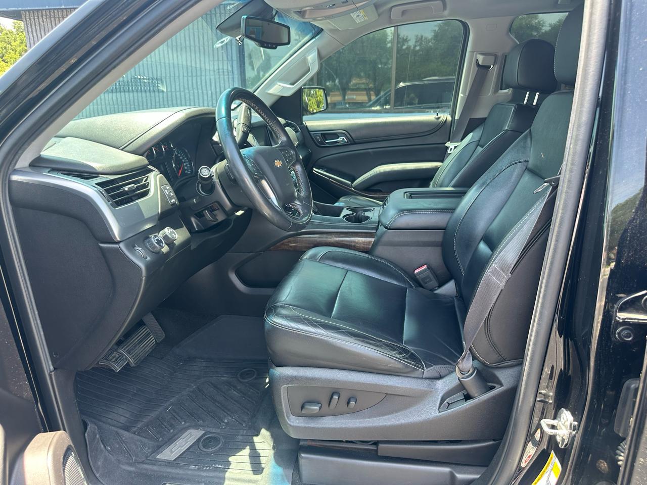 Chevrolet Suburban 4WD 4dr 1500 LT 2017