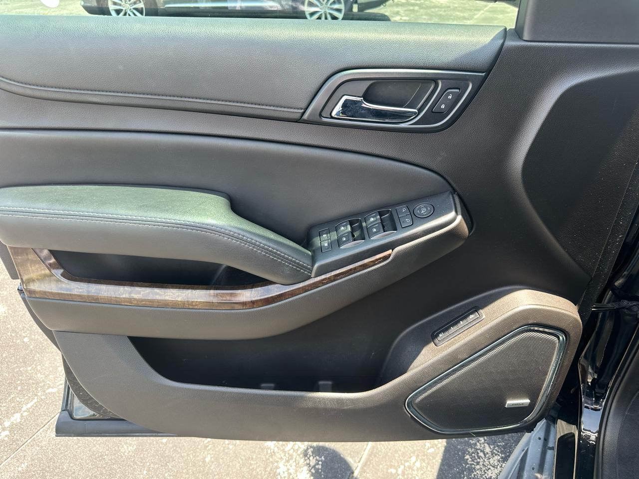 Chevrolet Suburban 4WD 4dr 1500 LT 2017