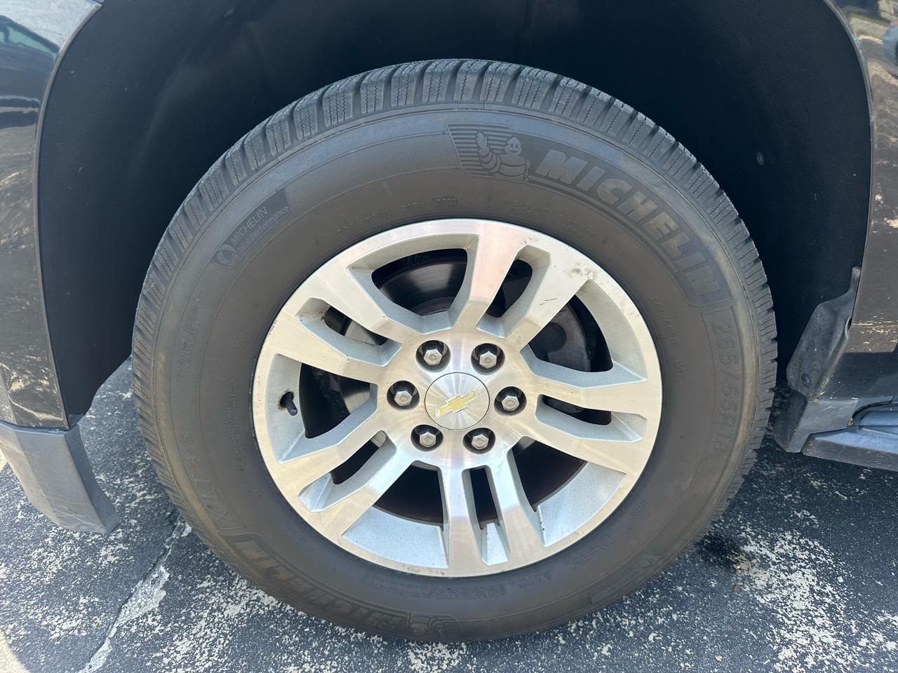 Chevrolet Suburban 4WD 4dr 1500 LT 2017