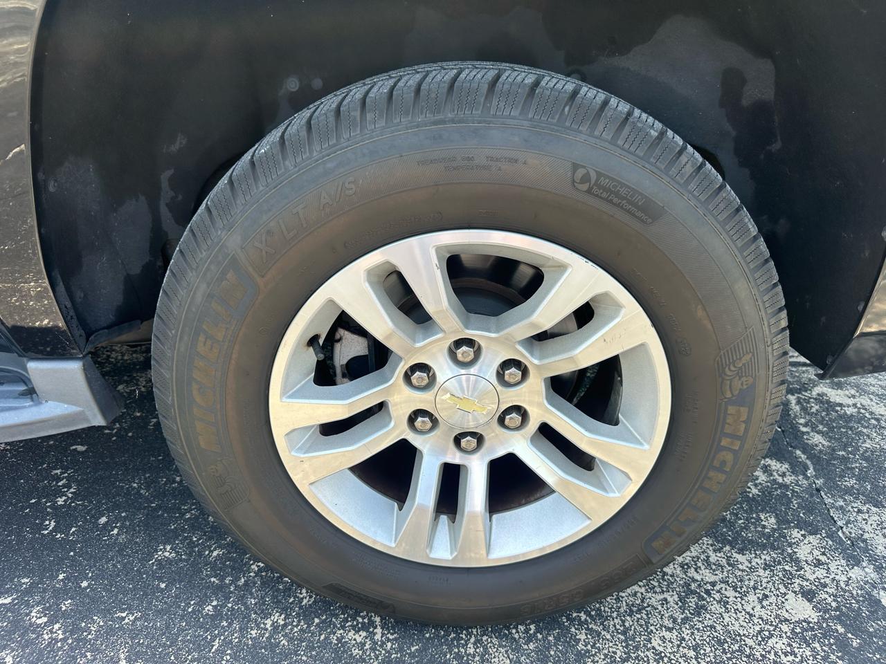Chevrolet Suburban 4WD 4dr 1500 LT 2017