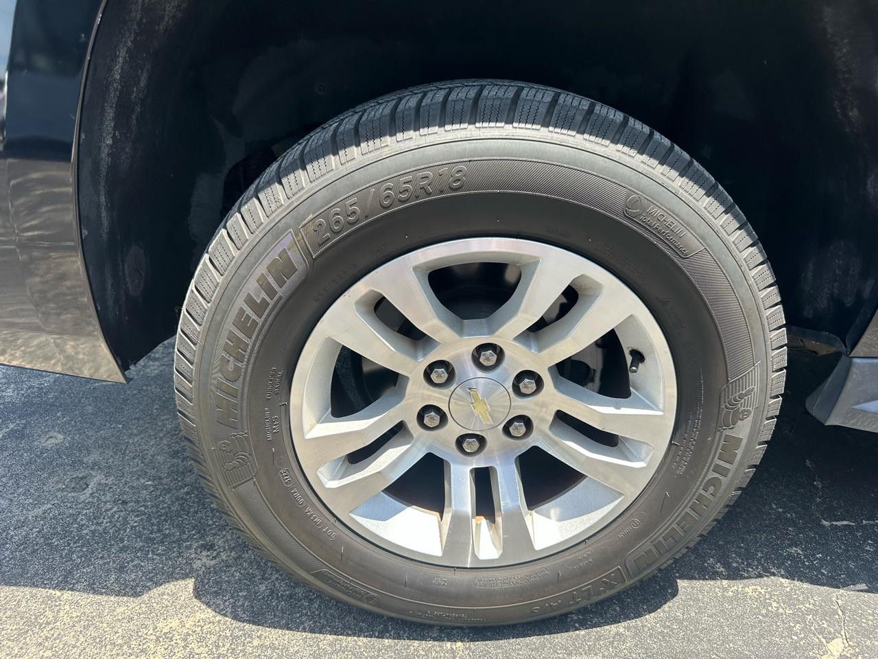 Chevrolet Suburban 4WD 4dr 1500 LT 2017