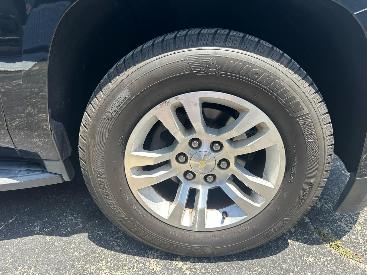 Chevrolet Suburban 4WD 4dr 1500 LT 2017