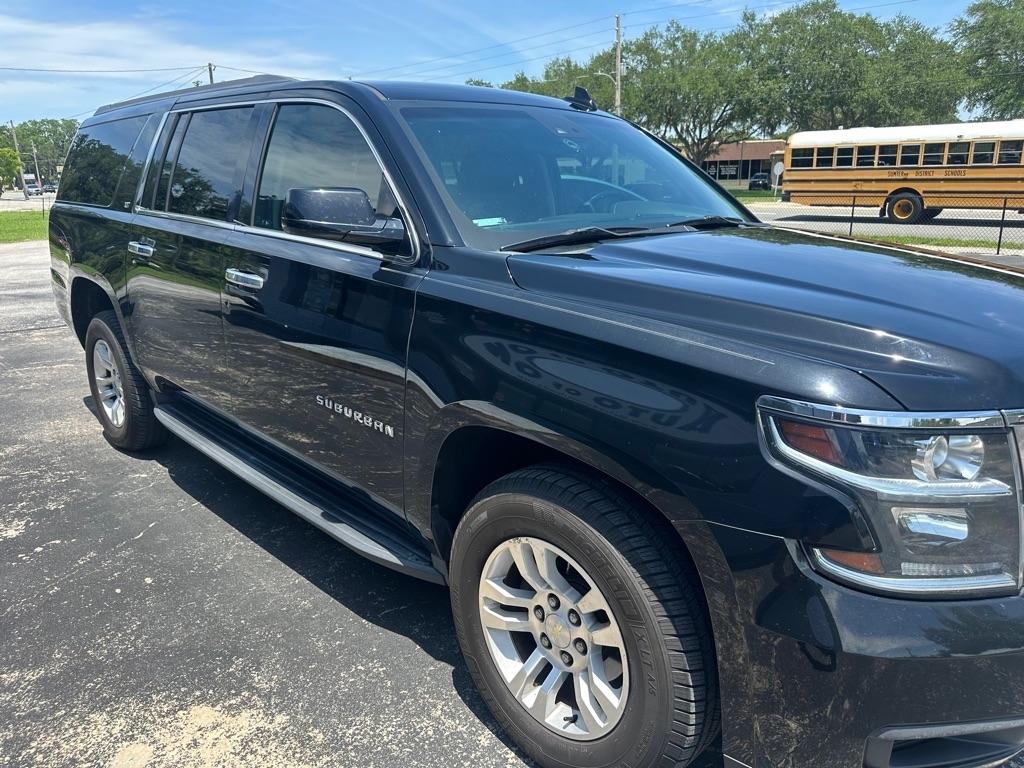 Chevrolet Suburban 4WD 4dr 1500 LT 2017