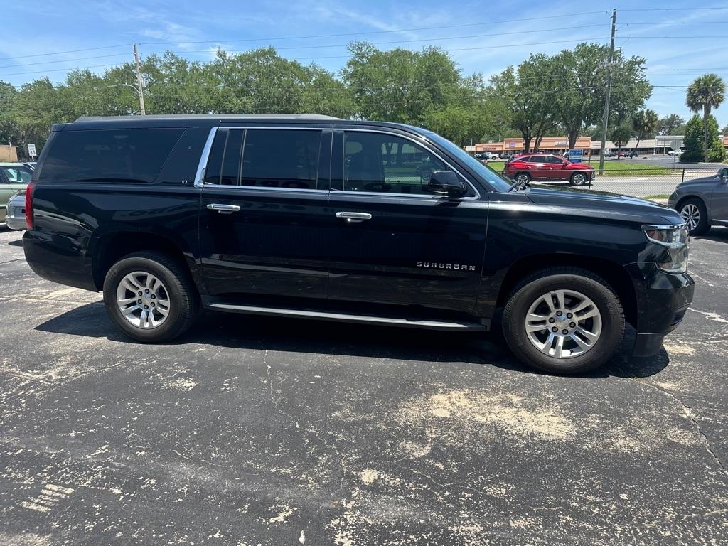Chevrolet Suburban 4WD 4dr 1500 LT 2017