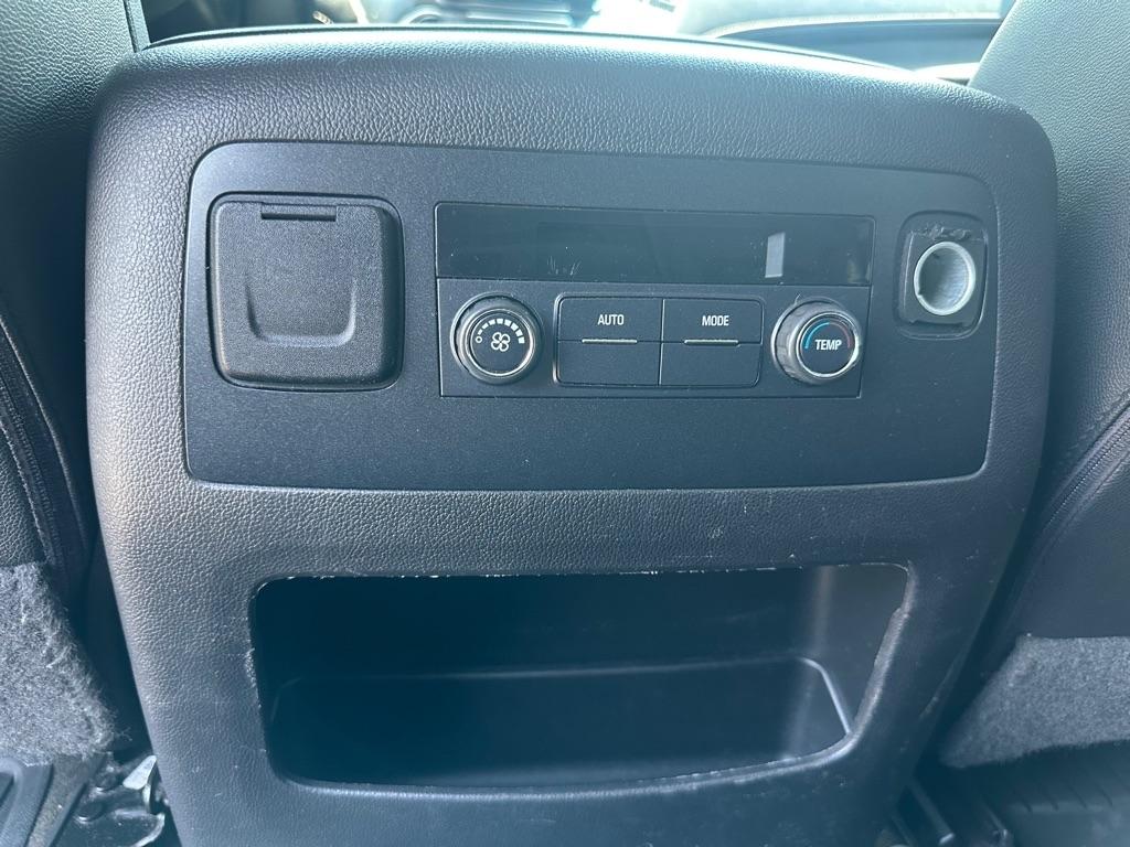 Chevrolet Suburban 4WD 4dr 1500 LT 2017