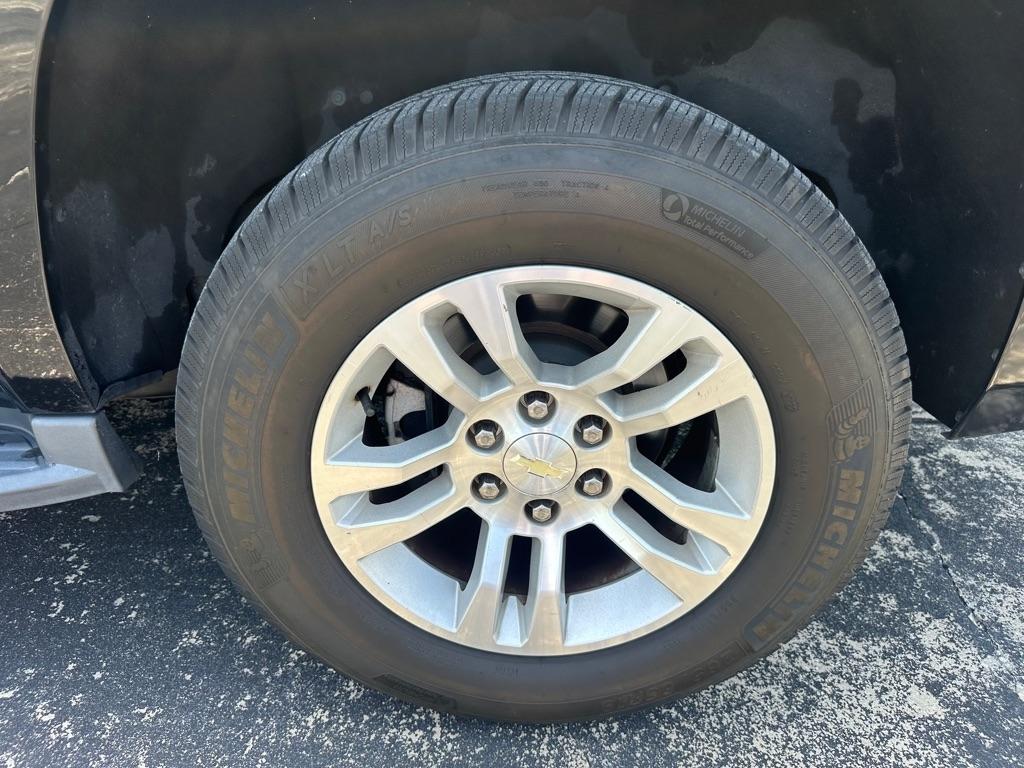 Chevrolet Suburban 4WD 4dr 1500 LT 2017