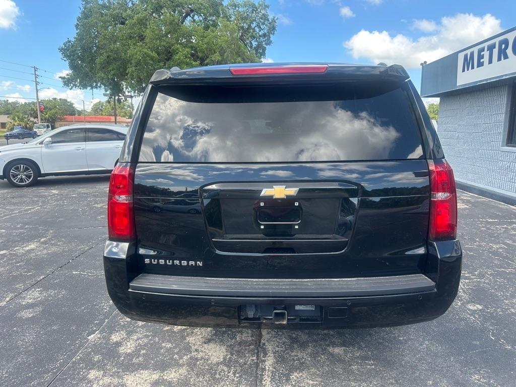Chevrolet Suburban 4WD 4dr 1500 LT 2017