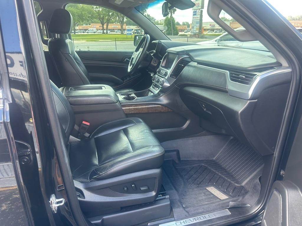 Chevrolet Suburban 4WD 4dr 1500 LT 2017