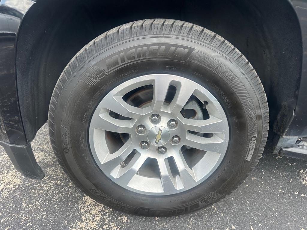 Chevrolet Suburban 4WD 4dr 1500 LT 2017