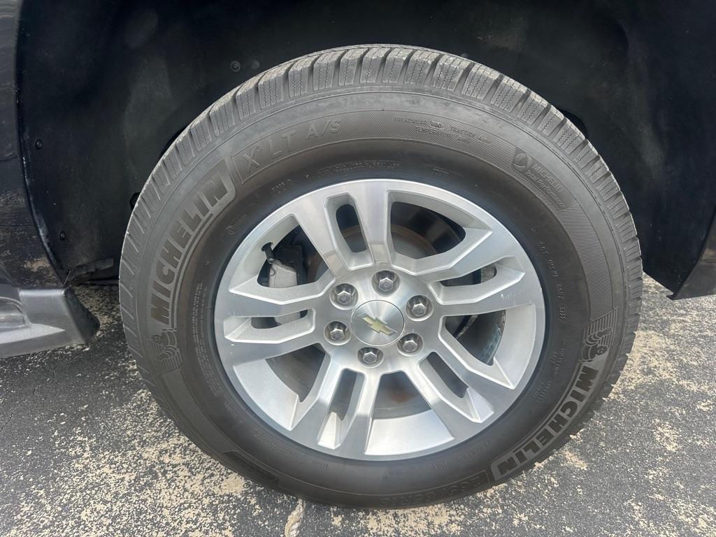 Chevrolet Suburban 4WD 4dr 1500 LT 2017