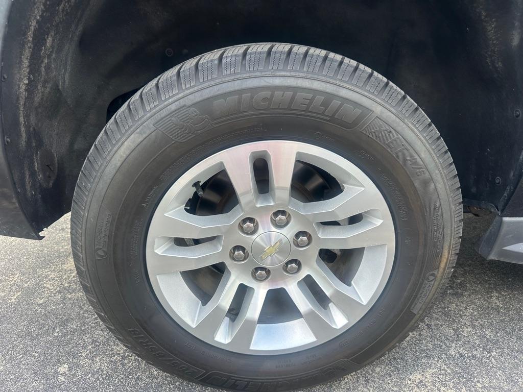 Chevrolet Suburban 4WD 4dr 1500 LT 2017