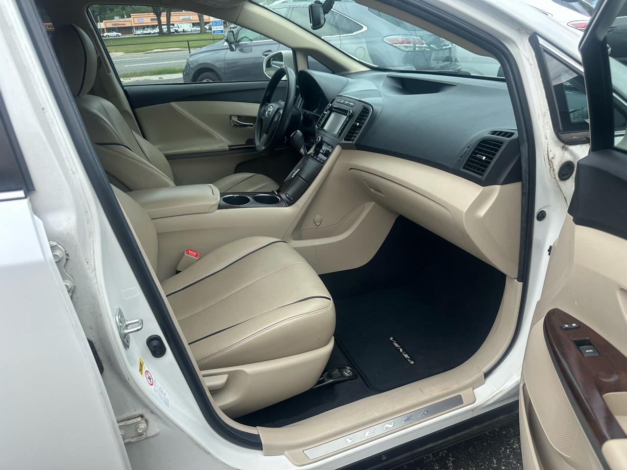 Toyota Venza 4dr Wgn I4 FWD LE (Natl) 2013
