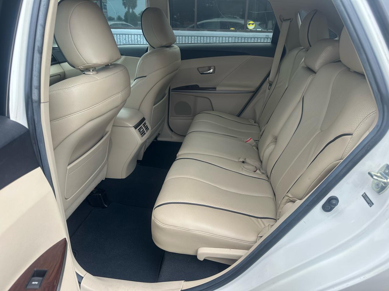 Toyota Venza 4dr Wgn I4 FWD LE (Natl) 2013