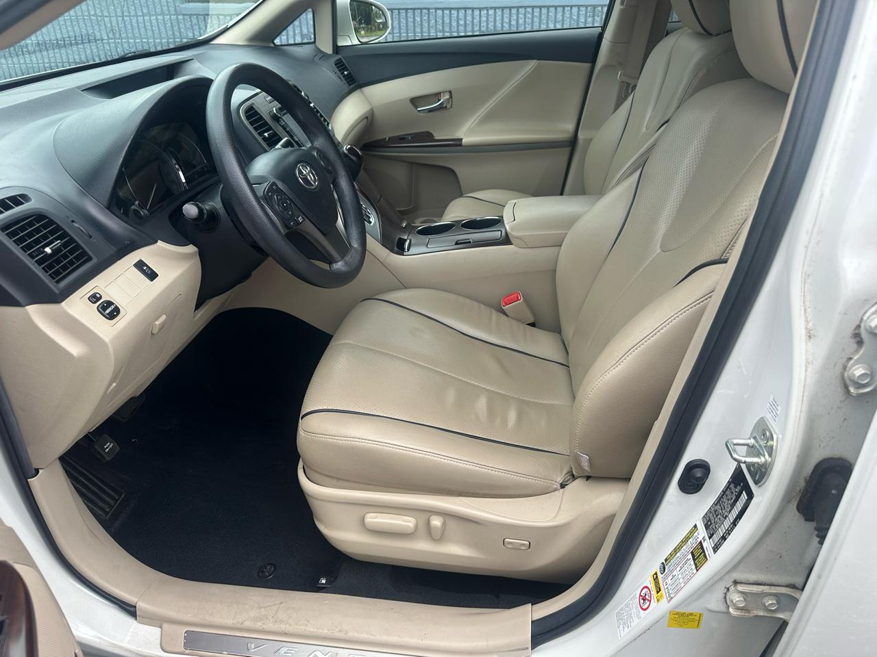 Toyota Venza 4dr Wgn I4 FWD LE (Natl) 2013