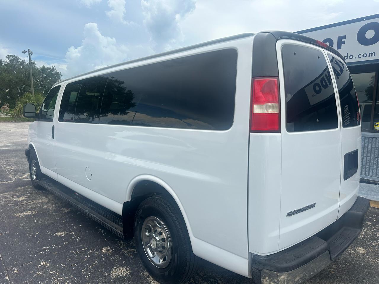 Chevrolet Express Passenger 3500 155" WB RWD 2008