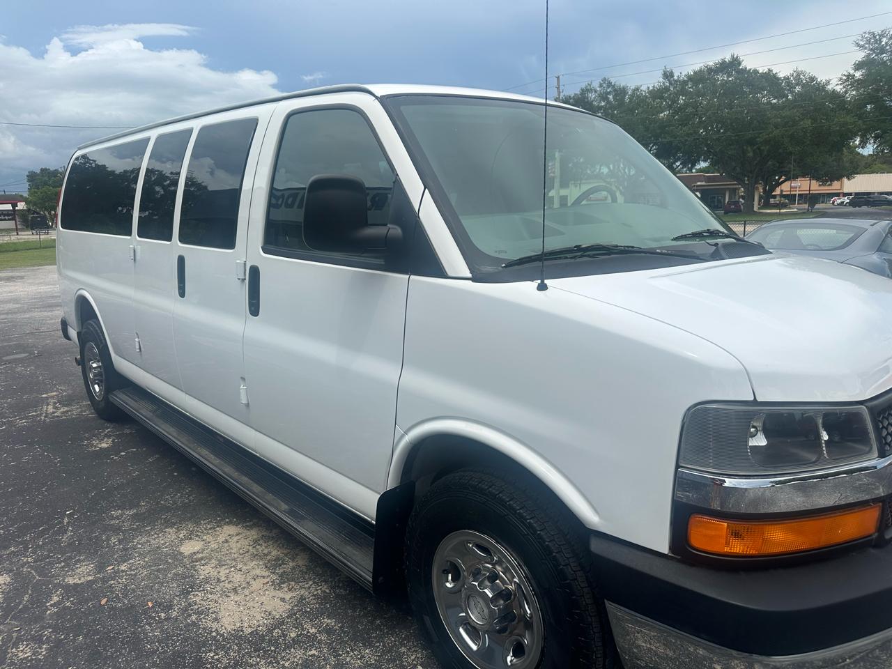 Chevrolet Express Passenger 3500 155" WB RWD 2008