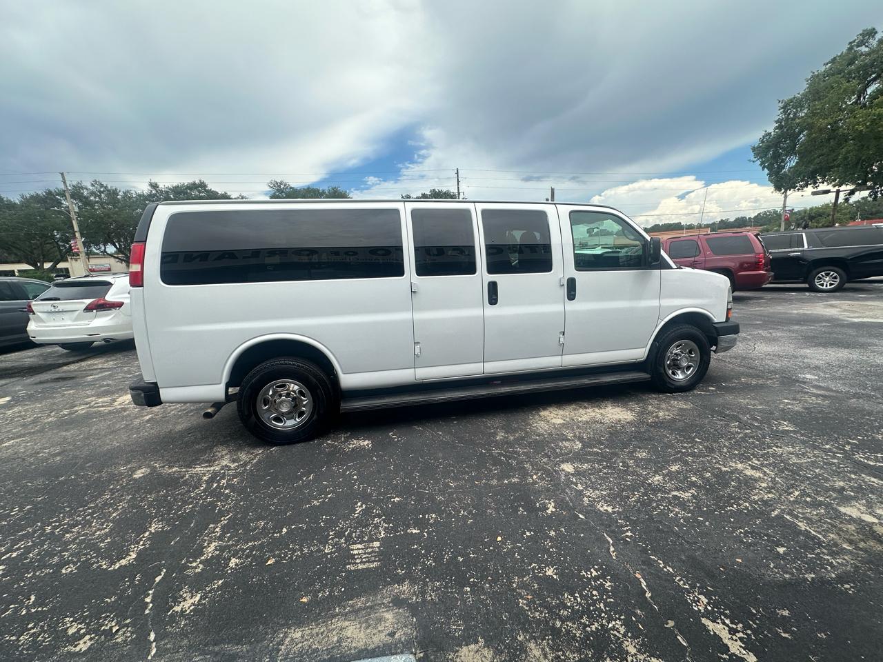 Chevrolet Express Passenger 3500 155" WB RWD 2008