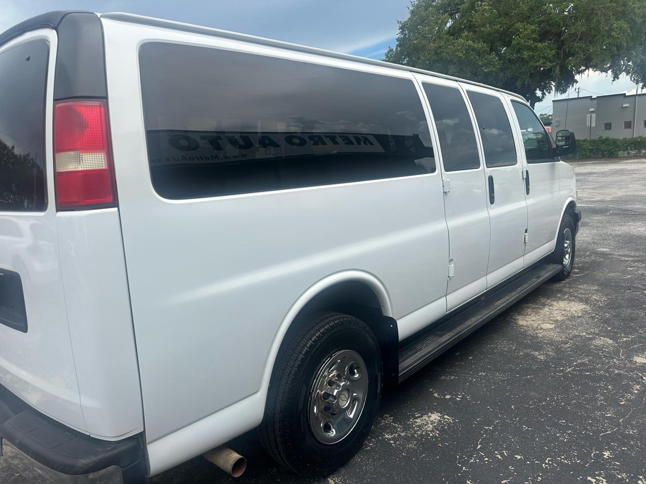 Chevrolet Express Passenger 3500 155" WB RWD 2008