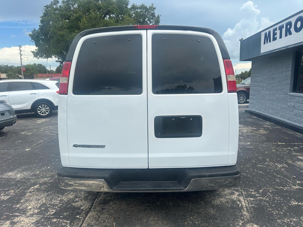 Chevrolet Express Passenger 3500 155" WB RWD 2008