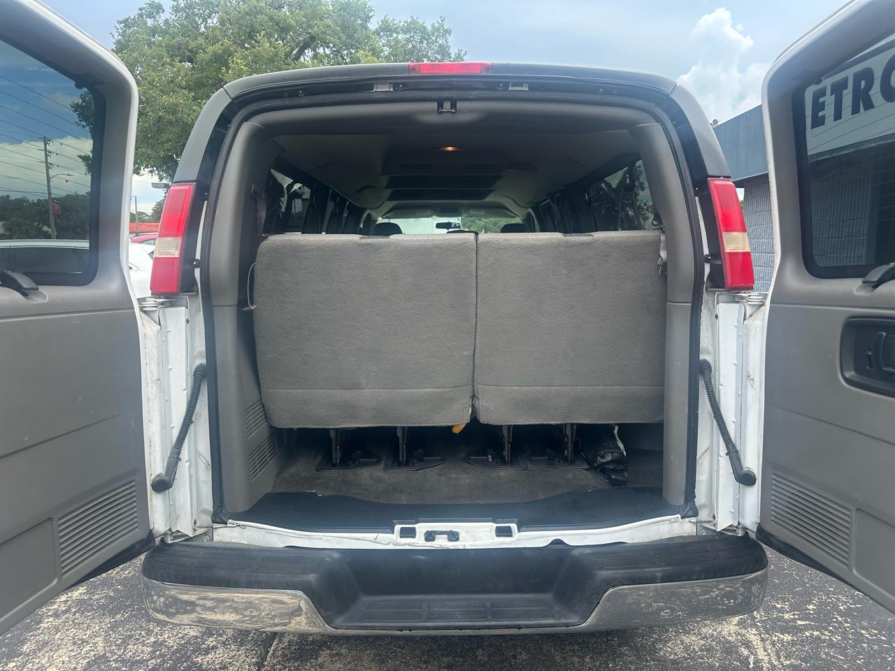 Chevrolet Express Passenger 3500 155" WB RWD 2008