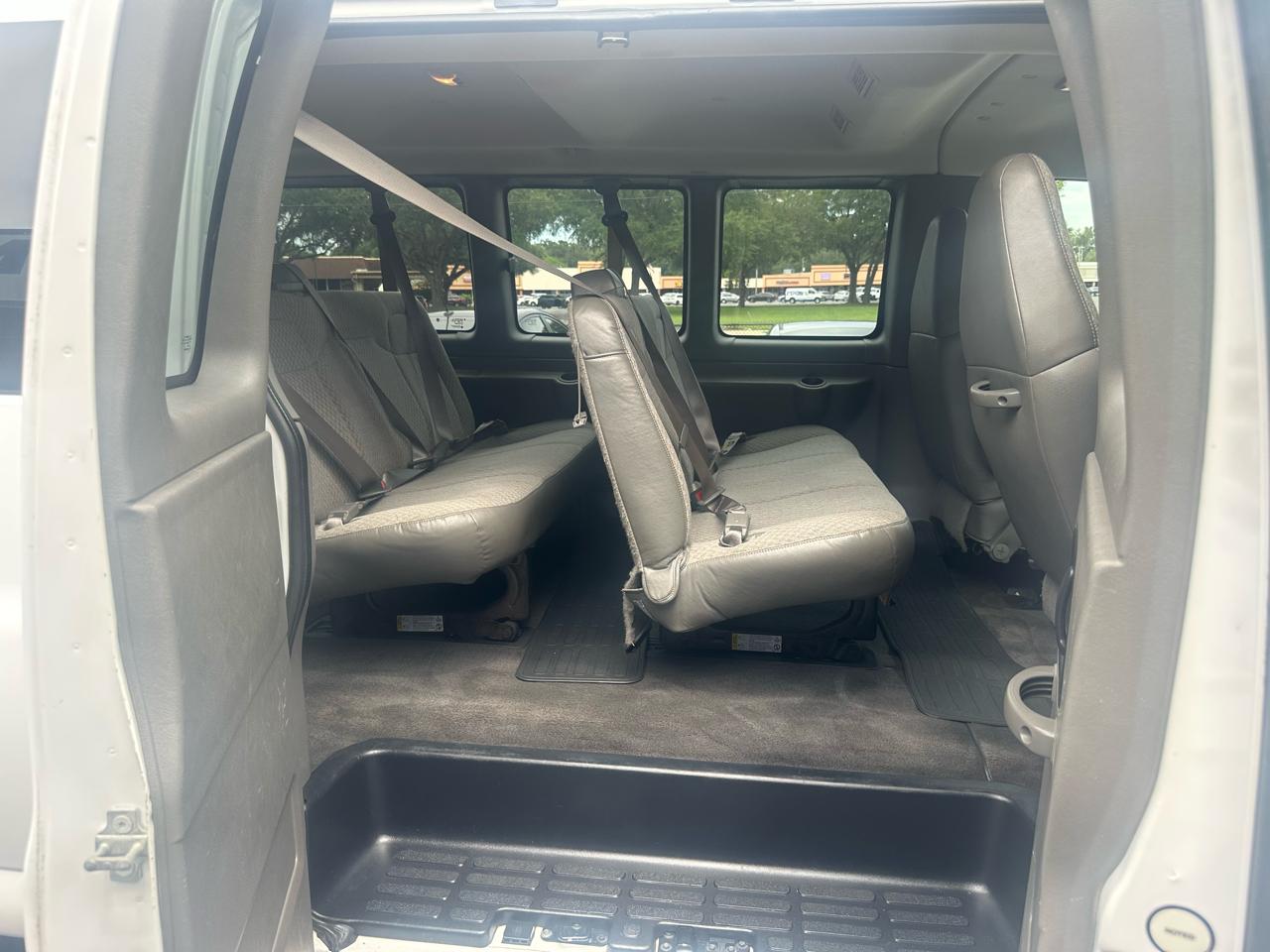 Chevrolet Express Passenger 3500 155" WB RWD 2008
