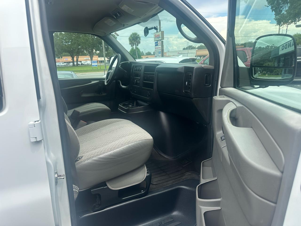 Chevrolet Express Passenger 3500 155" WB RWD 2008