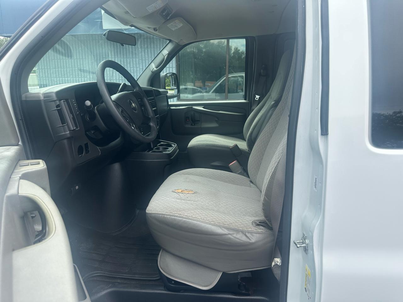 Chevrolet Express Passenger 3500 155" WB RWD 2008