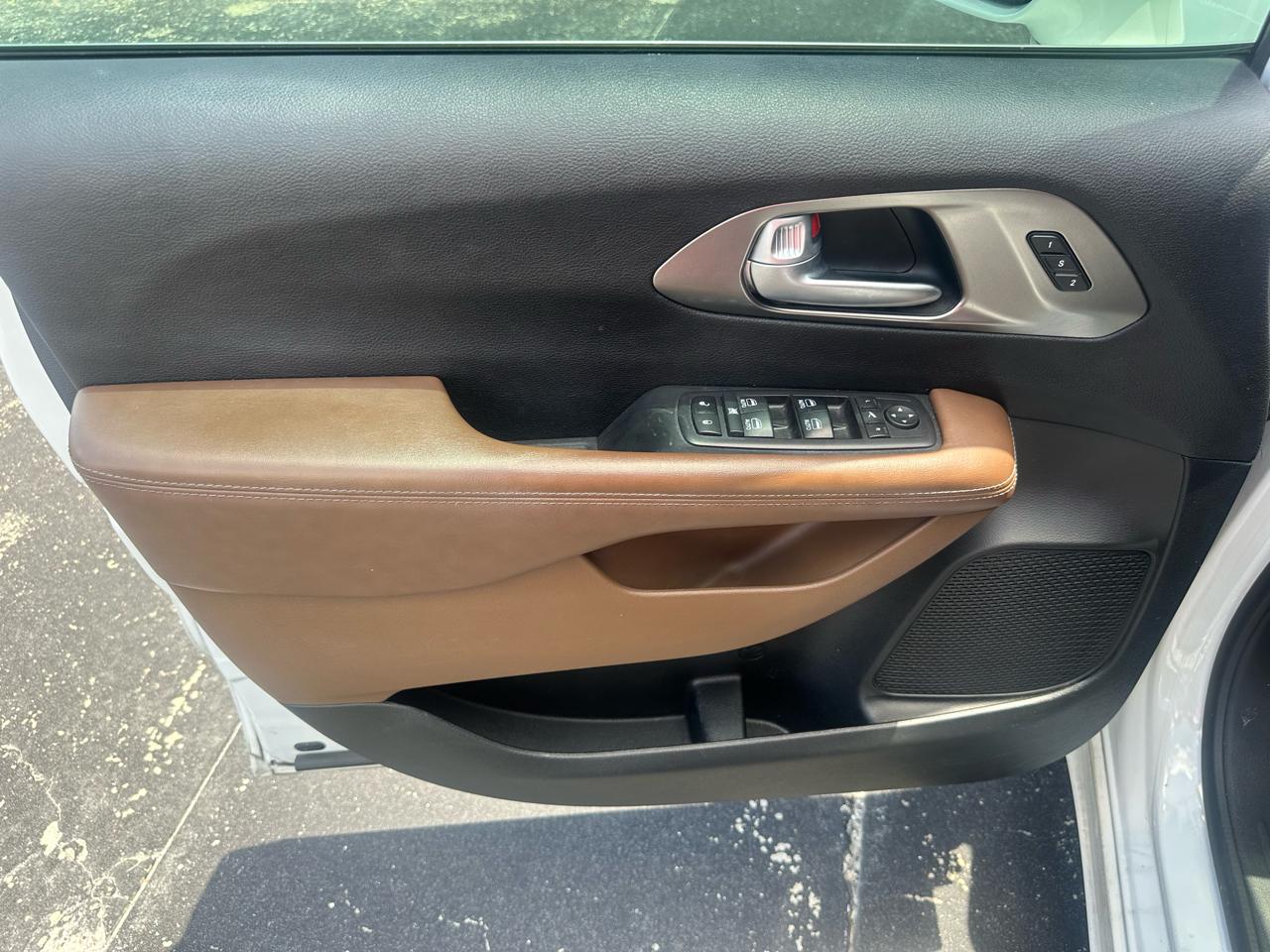 Chrysler Pacifica Limited FWD 2017