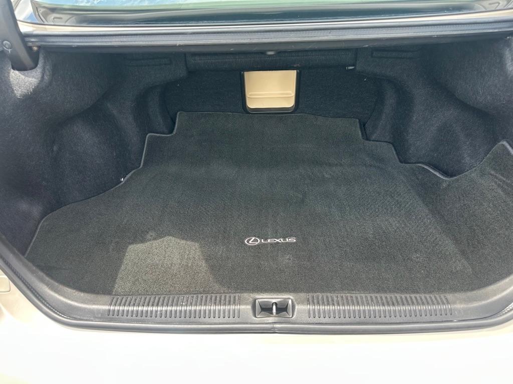 Lexus ES 350 4dr Sdn 2010