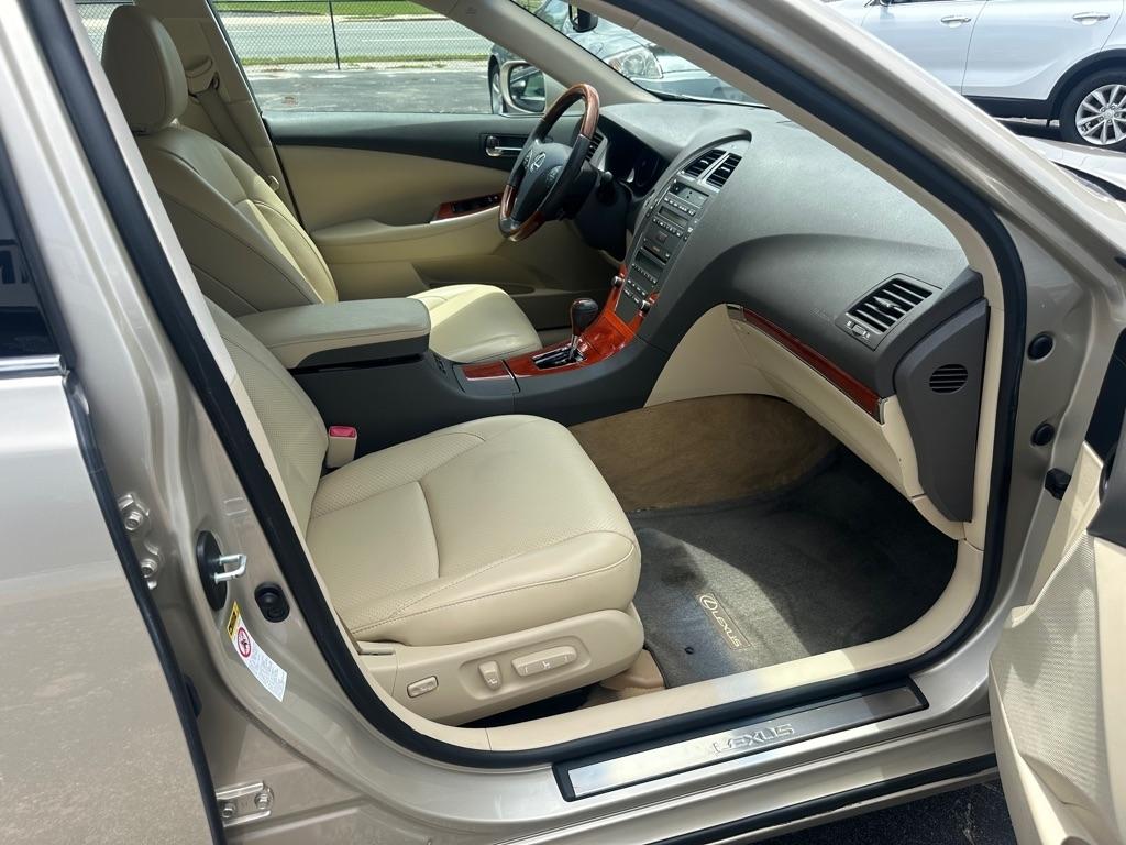 Lexus ES 350 4dr Sdn 2010